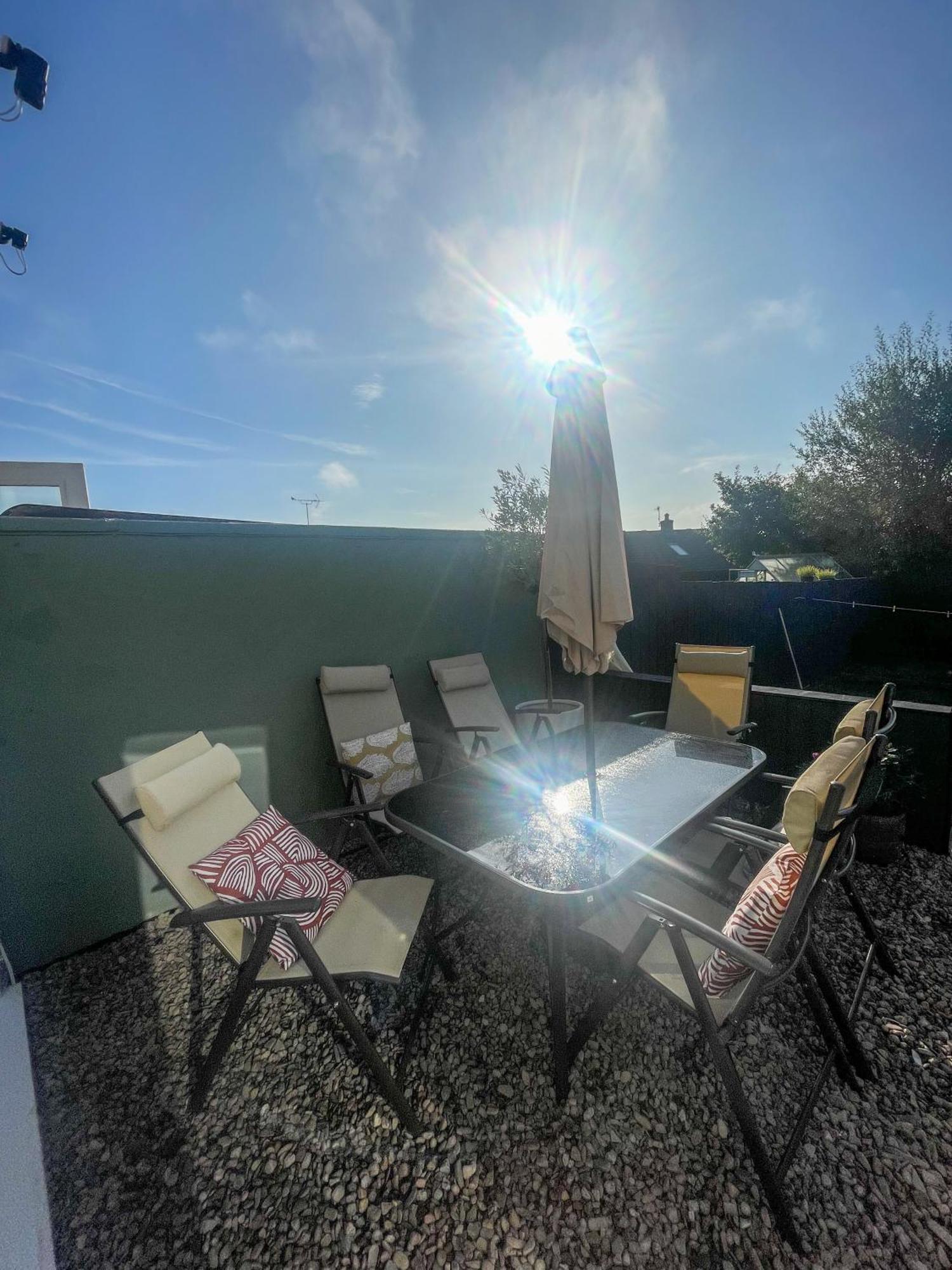 Ser Ar Y Bryn- Lovely Family Home With Garden, Walk To The Village And Beach ساونديرسفوت المظهر الخارجي الصورة