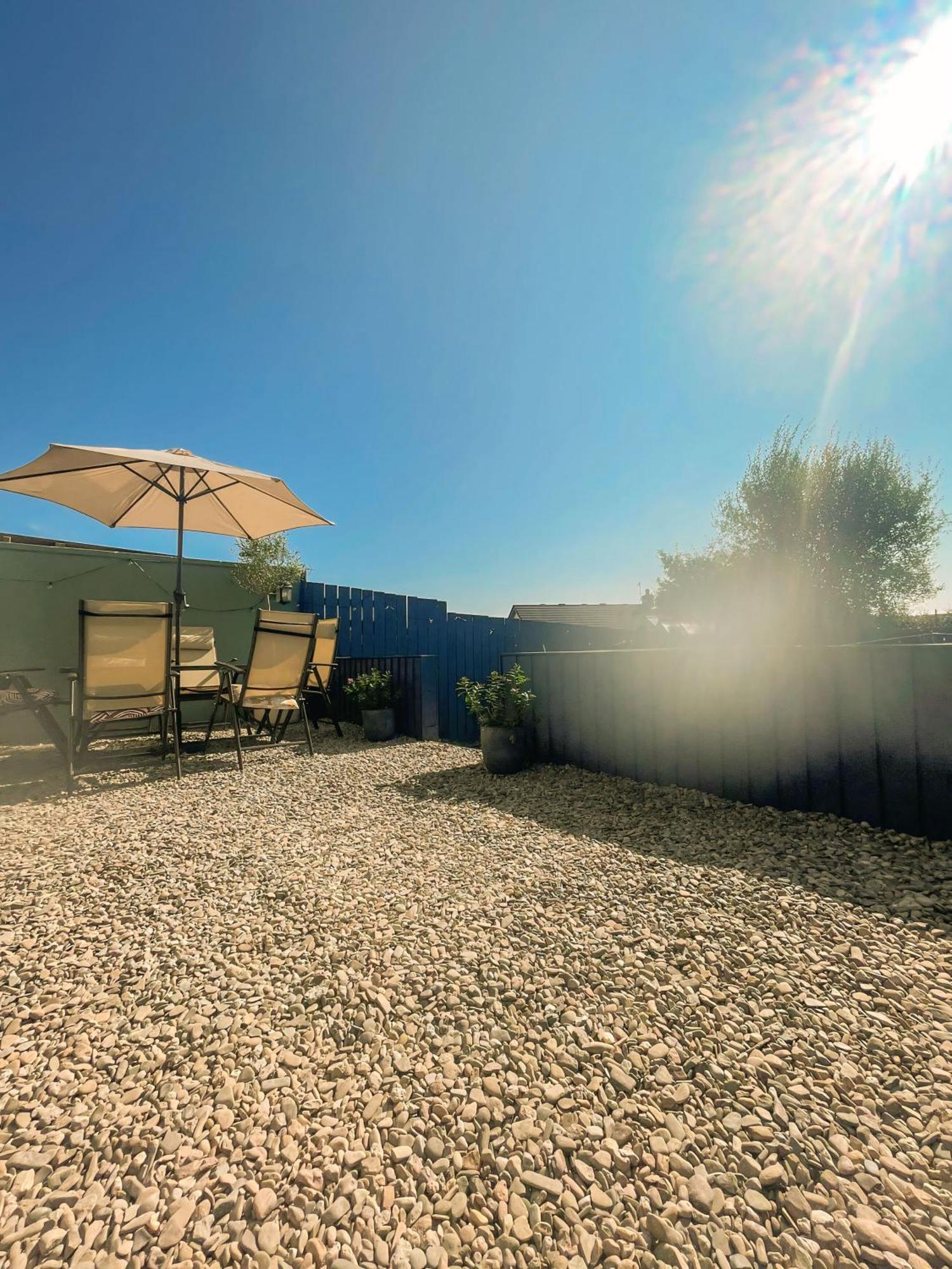 Ser Ar Y Bryn- Lovely Family Home With Garden, Walk To The Village And Beach ساونديرسفوت المظهر الخارجي الصورة